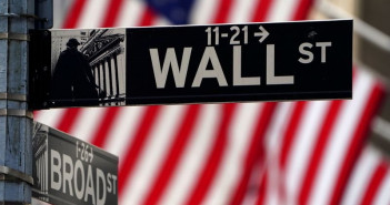 Wall St bounces back after rout spurred by inflation, Omicron risks Wall St bounces back after rout spurred by inflation, Omicron risks