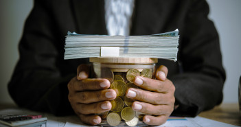 How To Manage Your Money: 19 Tips To Do It Right How To Manage Your Money 19 Tips To Do It Right
