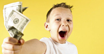 7 Tips To Teach Your Child To Manage Money Wisely