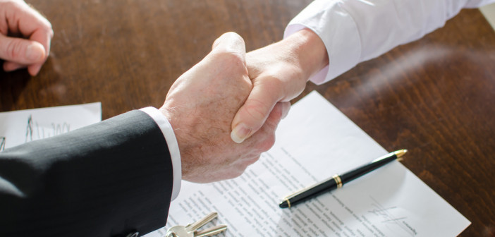 Estate,Agent,Shaking,Hands,With,His,Customer,After,Contract,Signature