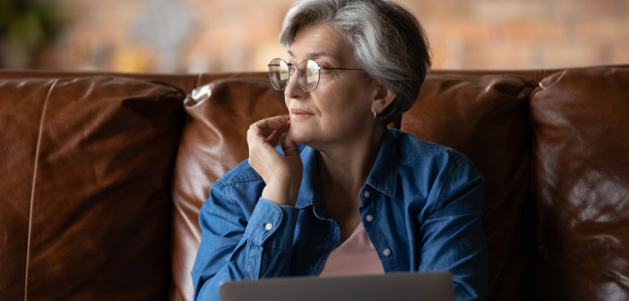 Dreamy,Elderly,Caucasian,Grey-haired,Woman,In,Glasses,Distracted,From,Computer