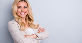 Close-up,Portrait,Of,Her,She,Nice,Attractive,Cheerful,Cheery,Wavy-haired