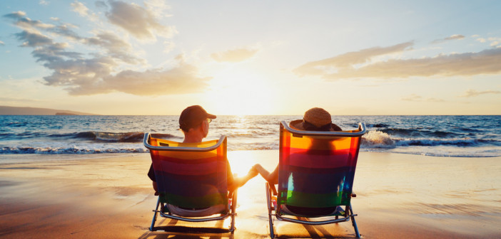 Happy,Romantic,Couple,Enjoying,Beautiful,Sunset,At,The,Beach