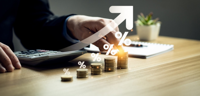 Interest,Rates,And,Dividends,,Business,People,Calculate,And,Higher,Graphs