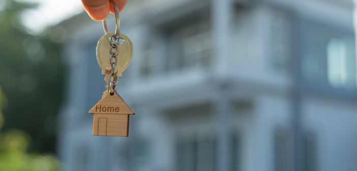 Lease,,Rental,And,Selling,Home.,Real,Estate,Agent,Manager,Smile