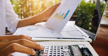 Business,Woman,Calculate,And,Analyzing,Graph,Document,Financial,With,Laptop