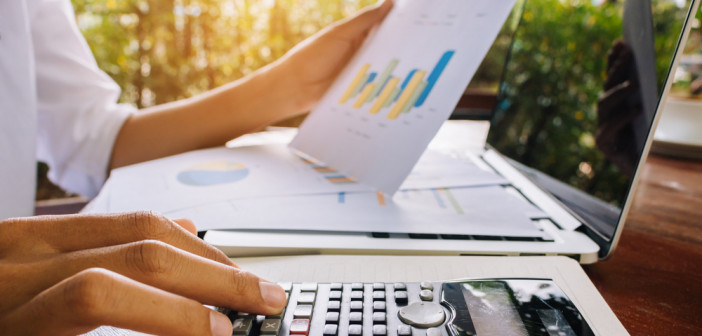 Business,Woman,Calculate,And,Analyzing,Graph,Document,Financial,With,Laptop