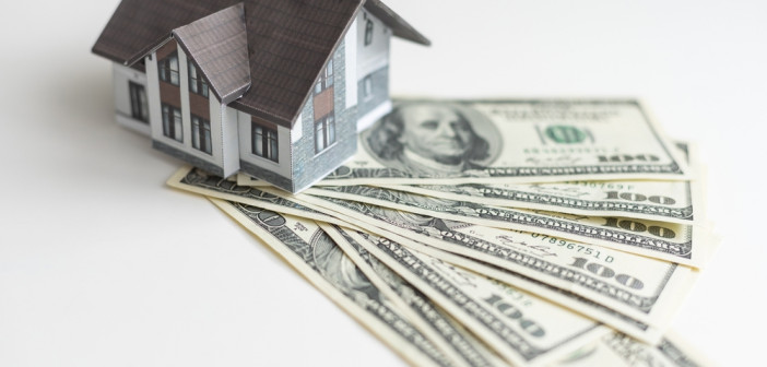 Little,House,Model,With,Many,Dollar,Banknotes,And,Keys.,Real