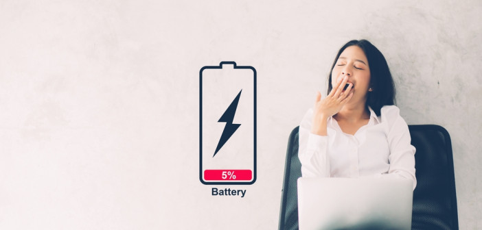 Young,Asian,Woman,Yawn,At,Her,Work,Place,With,Laptop