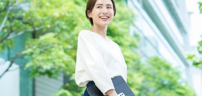 Woman,Looking,Up,At,The,Sky,(business,Woman)