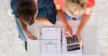 Couple,Using,Calculator,For,Calculating,Invoice,,Tax,,Bills,And,Retirement