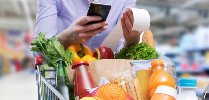 Woman,Checking,The,Grocery,Receipt,Using,Her,Smartphone