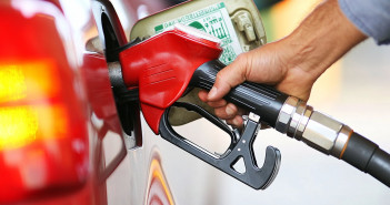 US consumers remained cautious about spending last month as inflation ticked higher