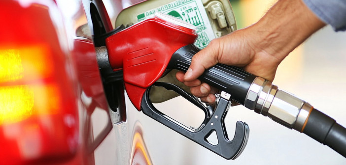 US consumers remained cautious about spending last month as inflation ticked higher