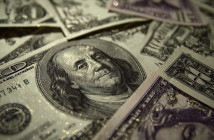 Dollar Gains as Markets Await U.S. Inflation Data and Trade Moves