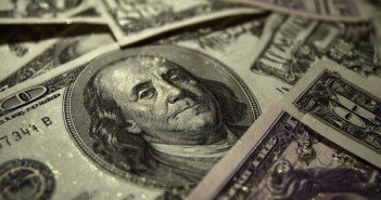 Dollar Gains as Markets Await U.S. Inflation Data and Trade Moves Dollar Gains as Markets Await U.S. Inflation Data and Trade Moves