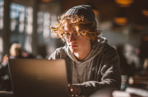 Career expert says college students who are finding jobs are doing these 5 things