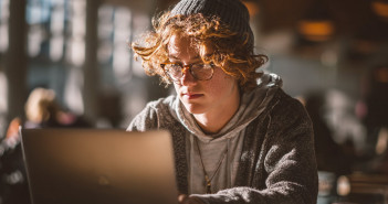 Career expert says college students who are finding jobs are doing these 5 things